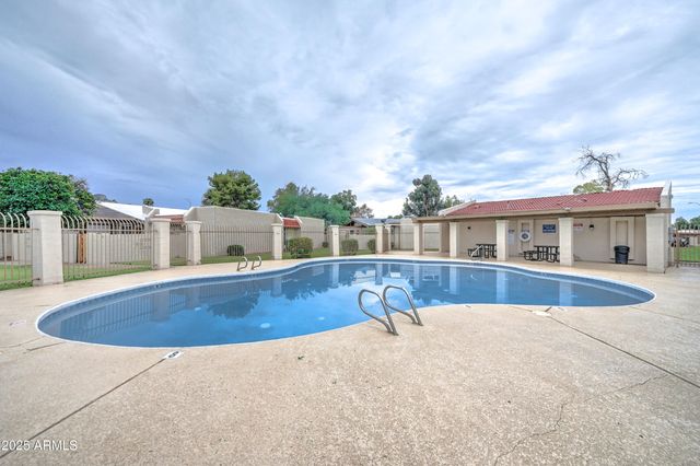 555 N MAY Street 20, Mesa, AZ 85201