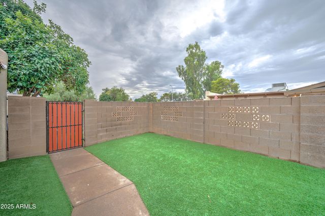 555 N MAY Street 20, Mesa, AZ 85201