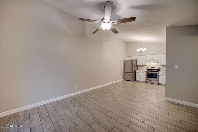 555 N MAY Street 20, Mesa, AZ 85201
