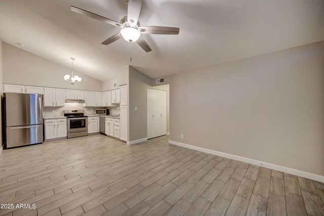 555 N MAY Street 20, Mesa, AZ 85201