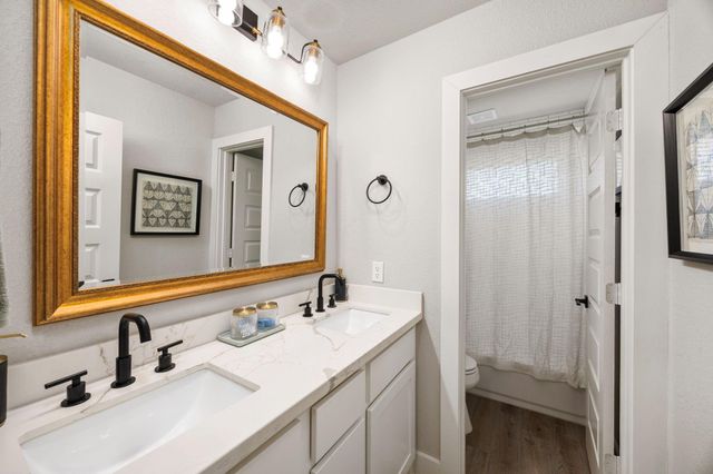 915 Bernard Meadows Drive Drive, East Bernard, TX 77435