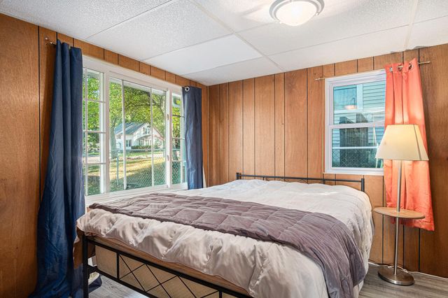 859 Bristol Avenue NW, Grand Rapids, MI 49504