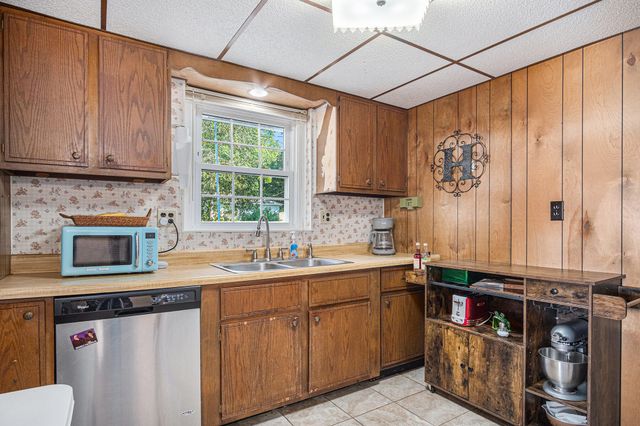 859 Bristol Avenue NW, Grand Rapids, MI 49504