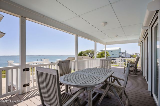 117 Sandfiddler Lane, Harkers Island, NC 28531