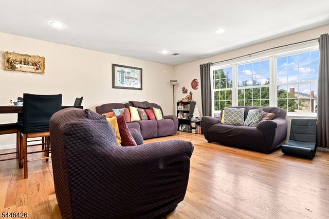 372 Nelson Ave, Elizabeth City, NJ 07202