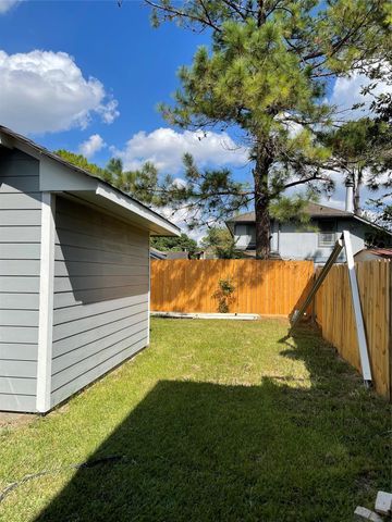 9415 Westacre Place, Houston, TX 77083