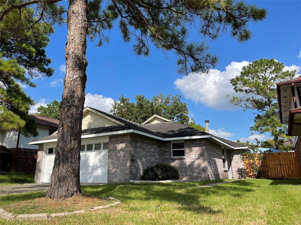 9415 Westacre Place, Houston, TX 77083