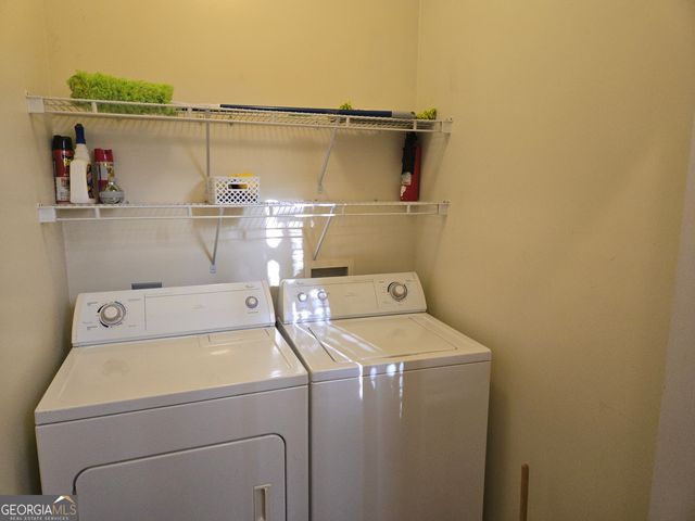 2581 Laurel Circle NW, Atlanta, GA 30311