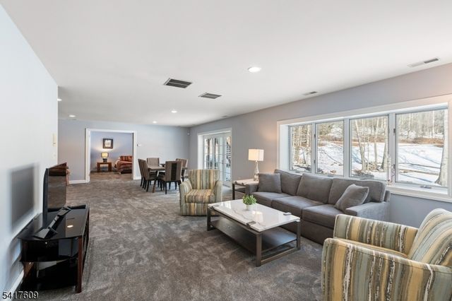 2 Cobblefield Rd, Mendham Twp., NJ 07945