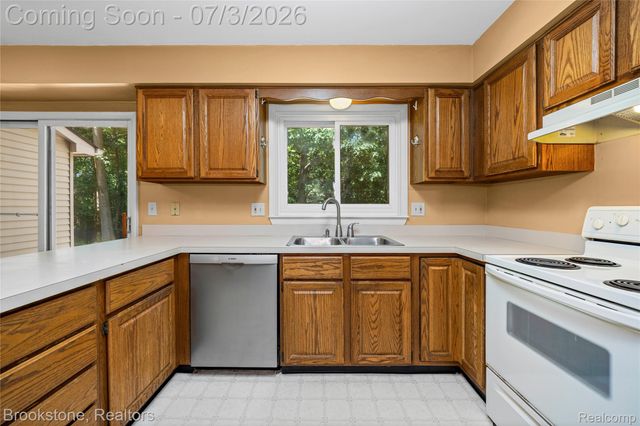 312 Burr Oak Drive, Ann Arbor, MI 48103