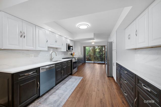 467 Hiawatha Trail 106, Wood Dale, IL 60191