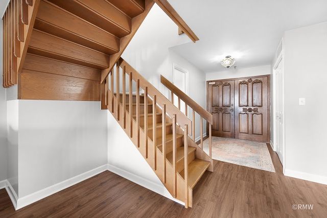 467 Hiawatha Trail 106, Wood Dale, IL 60191