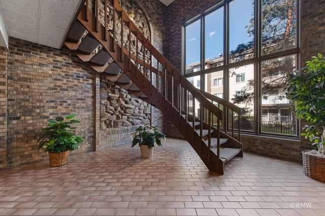 467 Hiawatha Trail 106, Wood Dale, IL 60191