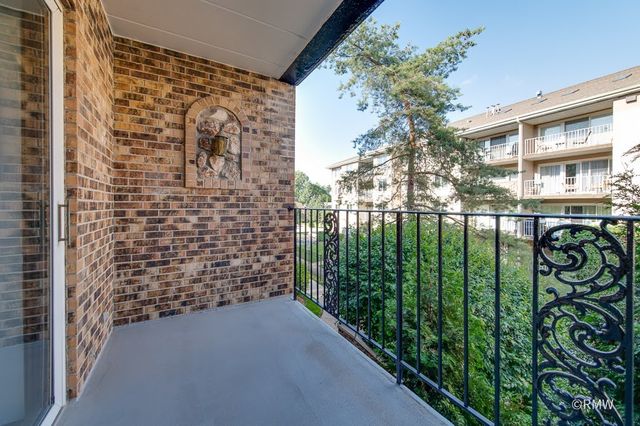 467 Hiawatha Trail 106, Wood Dale, IL 60191