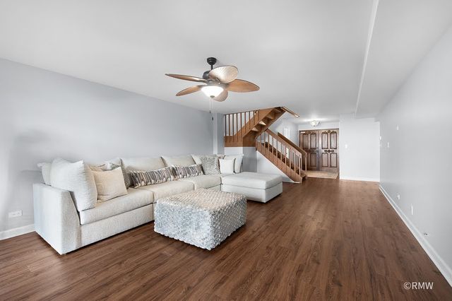 467 Hiawatha Trail 106, Wood Dale, IL 60191