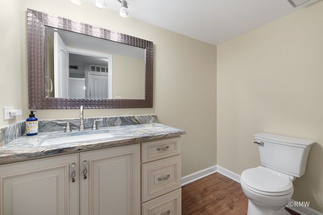 467 Hiawatha Trail 106, Wood Dale, IL 60191