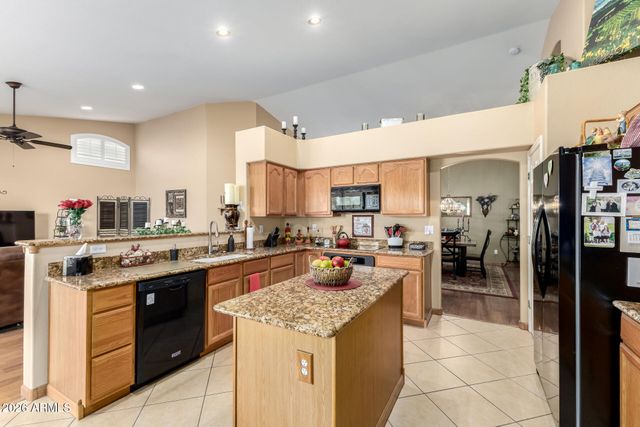 208 W SMOKE TREE Road, Gilbert, AZ 85233