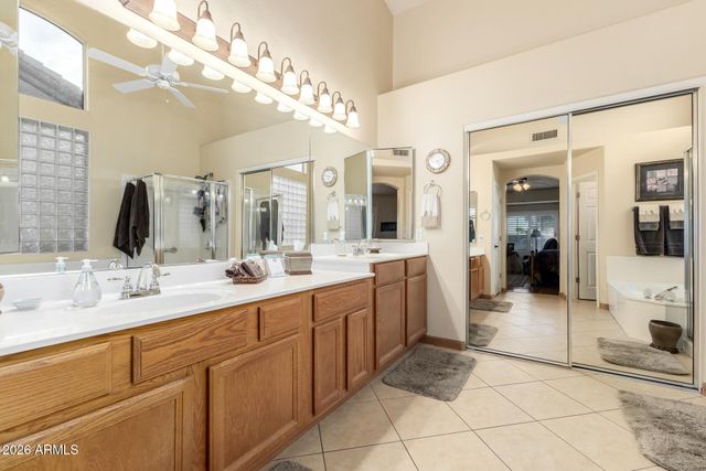 208 W SMOKE TREE Road, Gilbert, AZ 85233