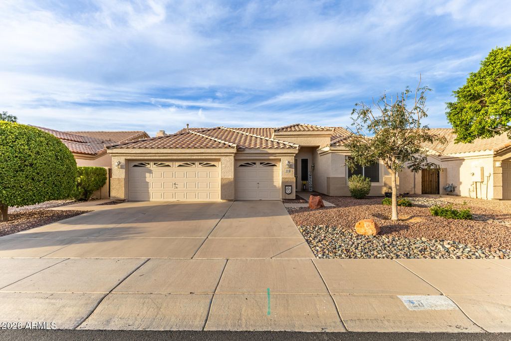 208 W SMOKE TREE Road, Gilbert, AZ 85233