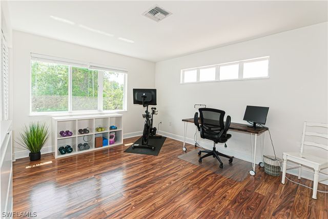 1060 Cooper DR, Naples, FL 34103