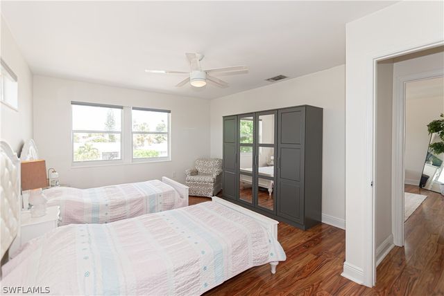 1060 Cooper DR, Naples, FL 34103