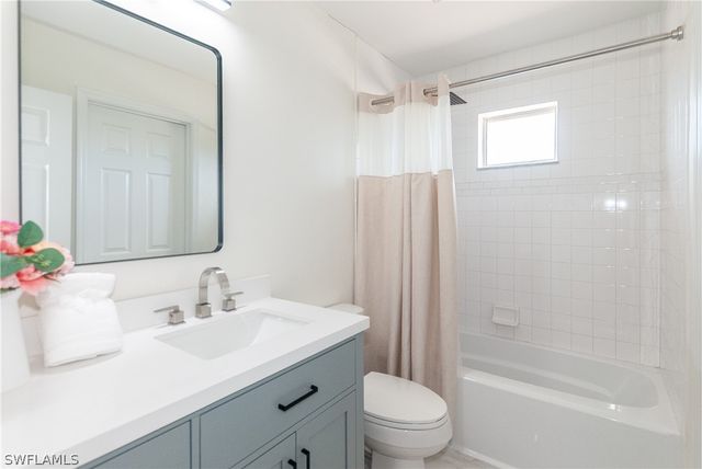 1060 Cooper DR, Naples, FL 34103