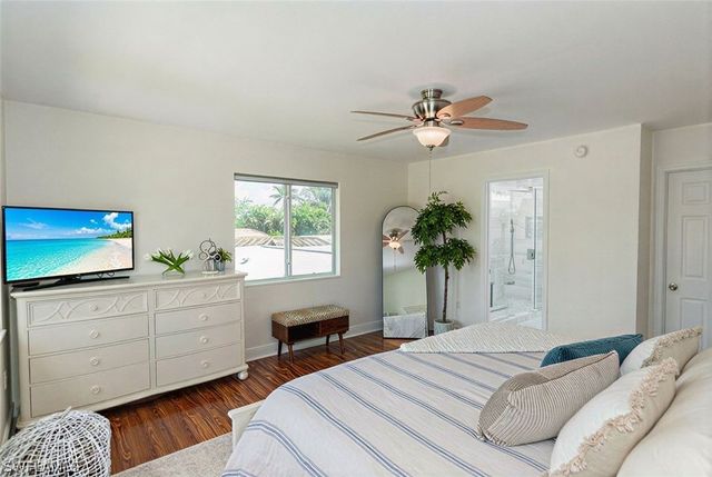 1060 Cooper DR, Naples, FL 34103