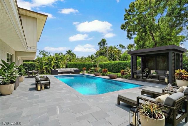 1060 Cooper DR, Naples, FL 34103