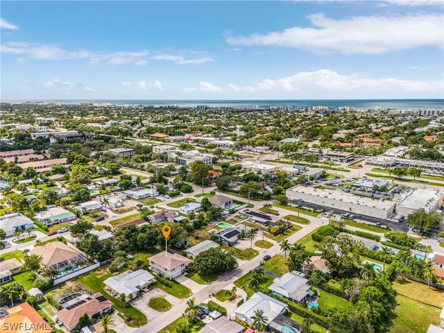 1060 Cooper DR, Naples, FL 34103