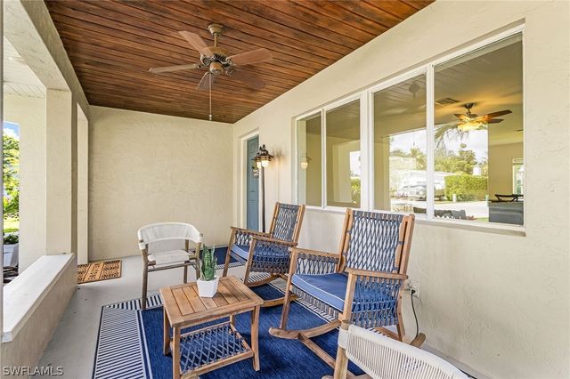 1060 Cooper DR, Naples, FL 34103