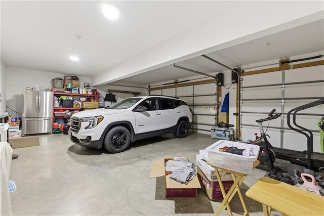 312 Prairie Rose Circle, Smithville, MO 64089