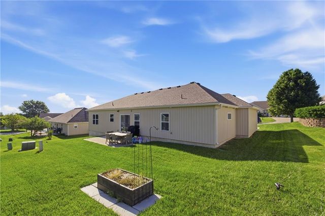 312 Prairie Rose Circle, Smithville, MO 64089