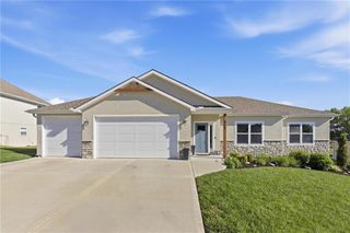 312 Prairie Rose Circle, Smithville, MO 64089