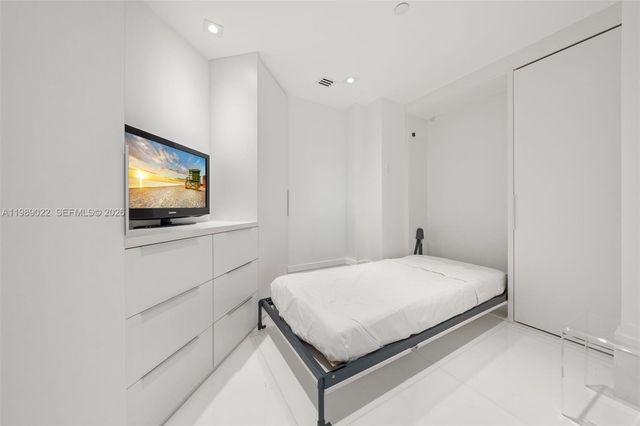 9999 Collins Ave 11J, Bal Harbour, FL 33154