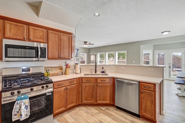 3728 Clear Creek Road NE, Rio Rancho, NM 87144