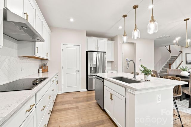 8226 Franklin Trail Street, Charlotte, NC 28227