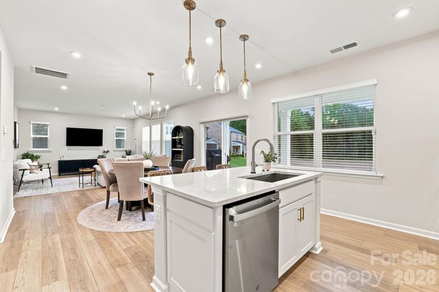 8226 Franklin Trail Street, Charlotte, NC 28227