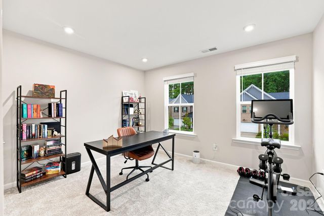 8226 Franklin Trail Street, Charlotte, NC 28227