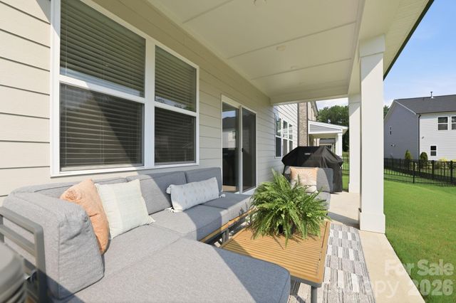 8226 Franklin Trail Street, Charlotte, NC 28227