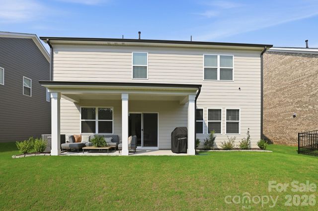 8226 Franklin Trail Street, Charlotte, NC 28227