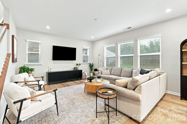 8226 Franklin Trail Street, Charlotte, NC 28227