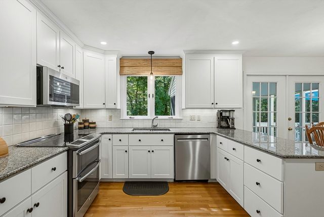 5 Longwood Drive, Hopkinton, MA 01748