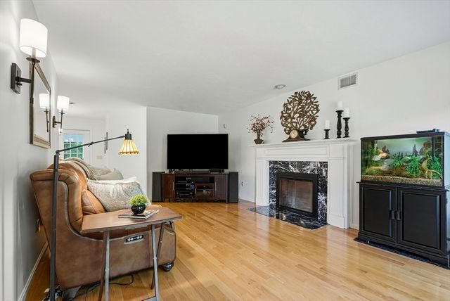 5 Longwood Drive, Hopkinton, MA 01748