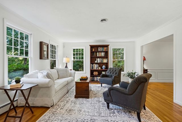 5 Longwood Drive, Hopkinton, MA 01748