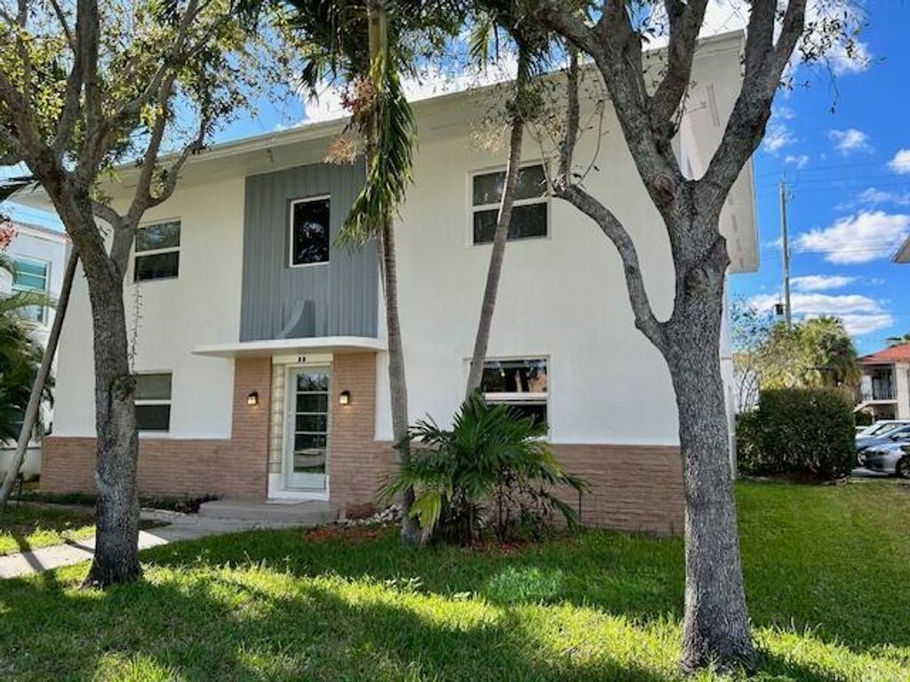 23 S Lakeside Drive, Lake Worth Beach, FL 33460
