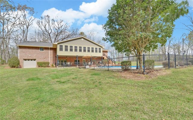 197 Woodland Way, Dewy Rose, GA 30634