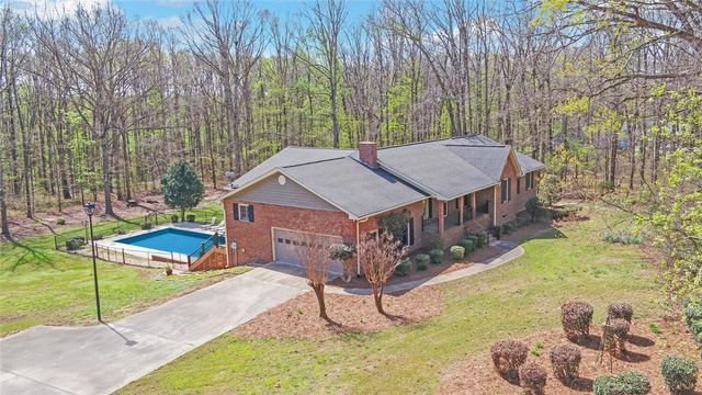 197 Woodland Way, Dewy Rose, GA 30634