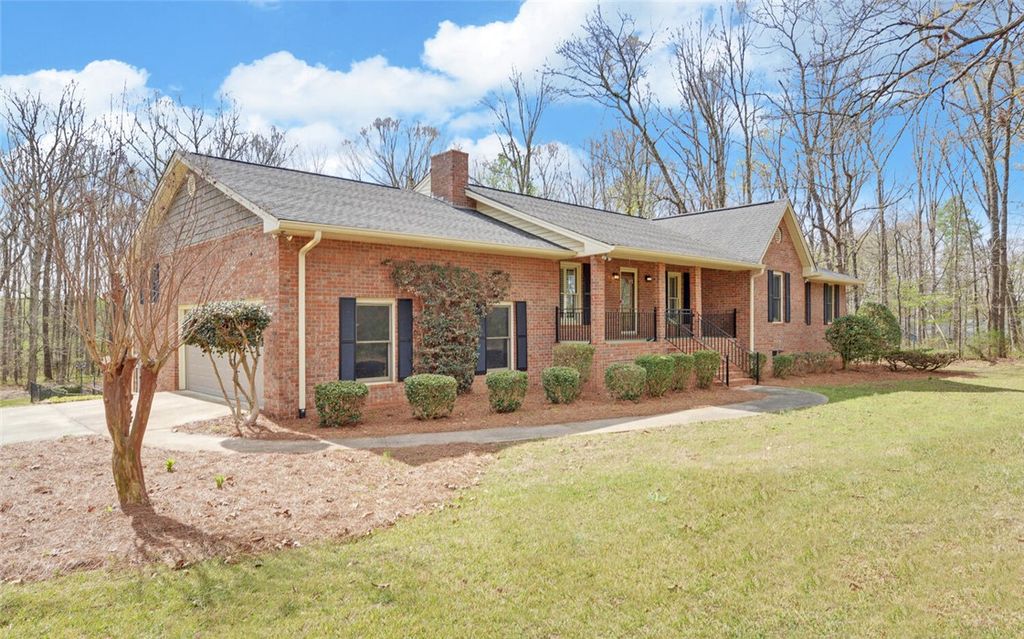 197 Woodland Way, Dewy Rose, GA 30634