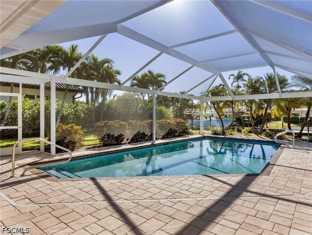 392 Snow DR, Fort Myers, FL 33919