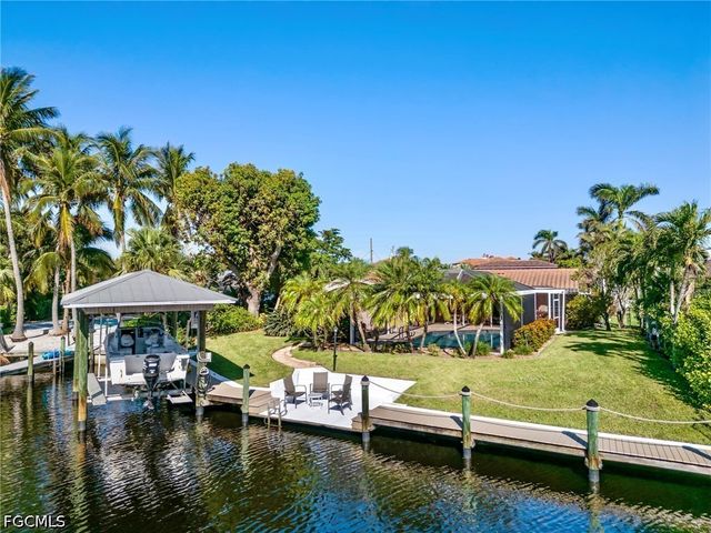 392 Snow DR, Fort Myers, FL 33919